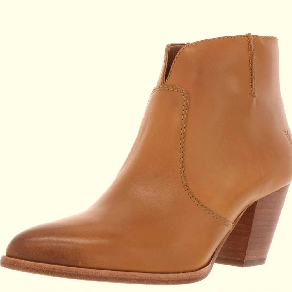 NIB Frye Jennifer Bootie Size 9M Cognac